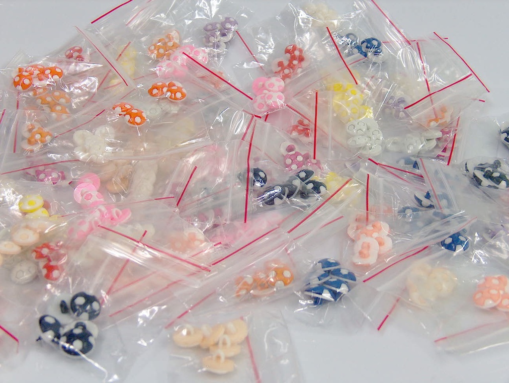 [acs-893] 100 Soccer Ball Buttons