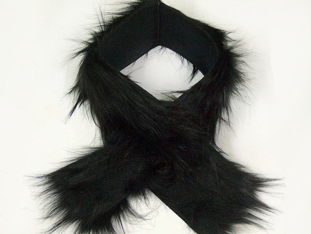 [acs-1012] Faux Fur Pull Through Scarf (Black)